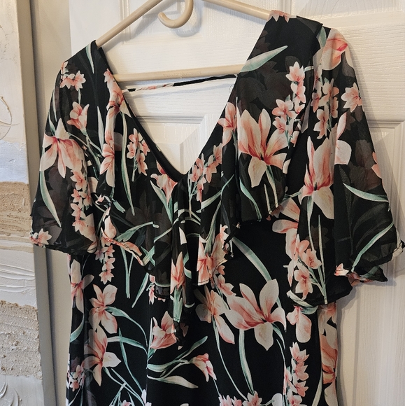 Sienna Sky Floral Dress🌺 - Picture 3 of 4